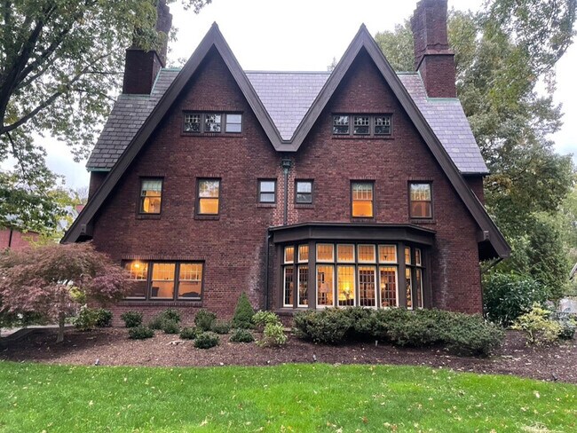 Building Photo - 3085 Fairmount Blvd