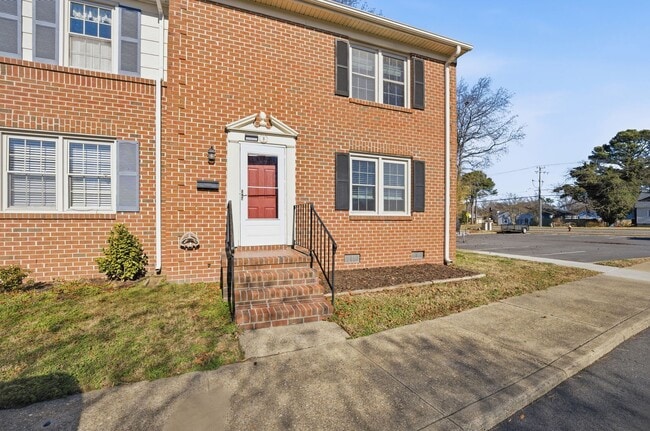 Building Photo - 2 Charles Parish Dr