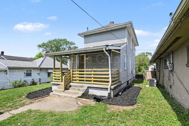 Building Photo - 1710 Lawn Ave