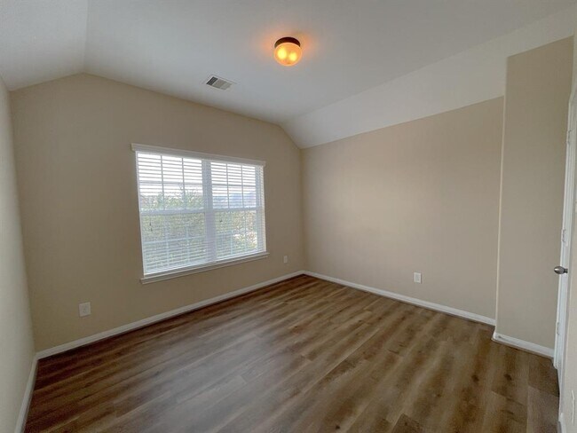 Building Photo - 10022 Taylor Springs Ln