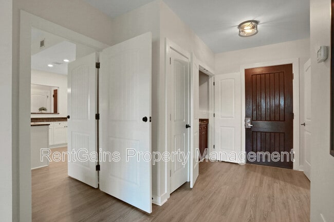 Building Photo - 965 Registry Blvd