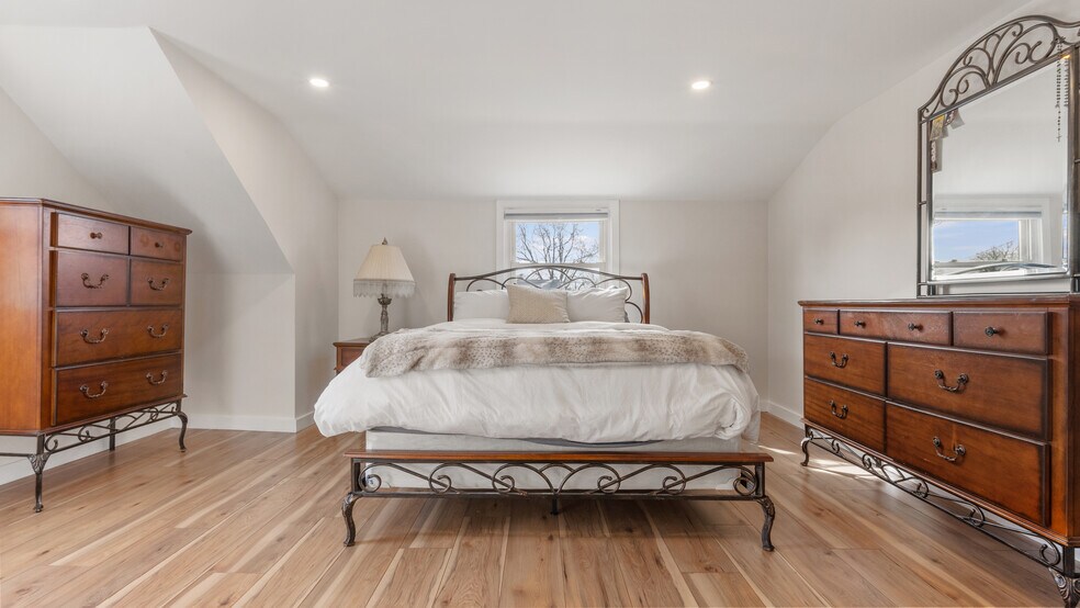 Building Photo - 44 Schlosser Dr