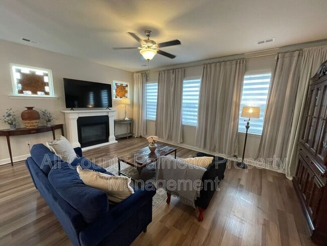 Building Photo - 577 McLernon Trce