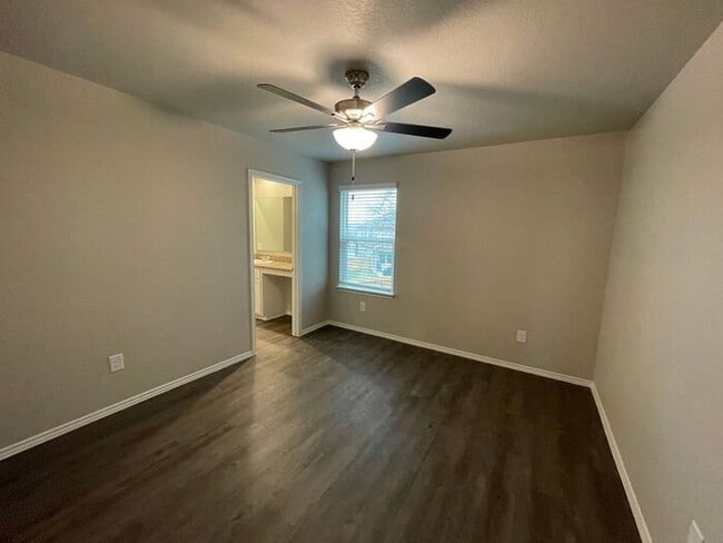 Building Photo - Step Right Up to Savings! | $250 OFF Your First Month’s Rent + Spacious 4-Bed, 2.5-Bath Home with...