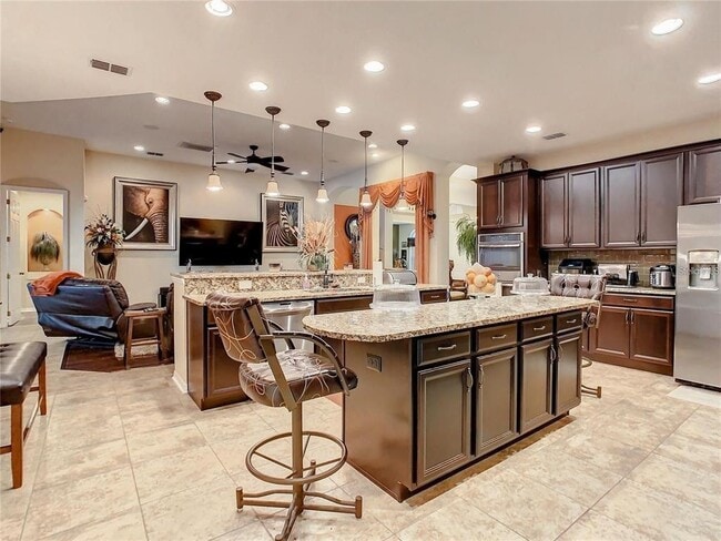 Building Photo - 600 Stone Oak Dr