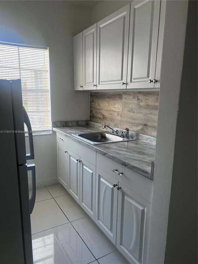 Building Photo - 1608 Drexel Ave