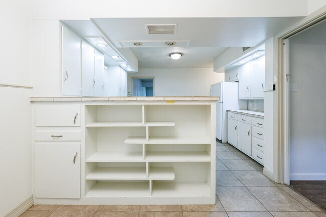 Building Photo - Large 4 bedroom in Tech Terrace