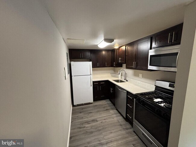 Building Photo - 10025 Fair Wds Dr