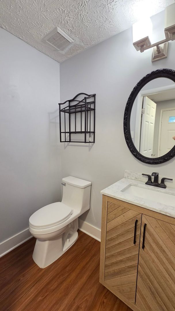 Building Photo - Beautiful Newington Forest Townhome