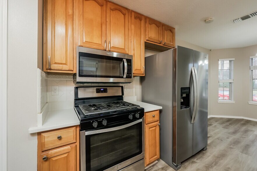 Building Photo - 18718 Timber Trace Dr