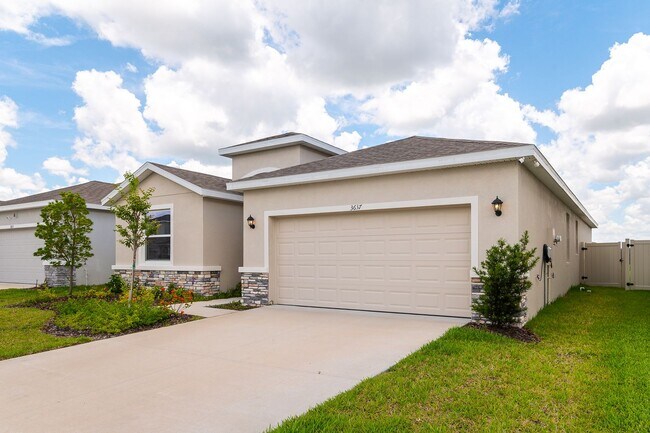 Building Photo - Pet Friendly, Spacious, modern 4 bed home ...