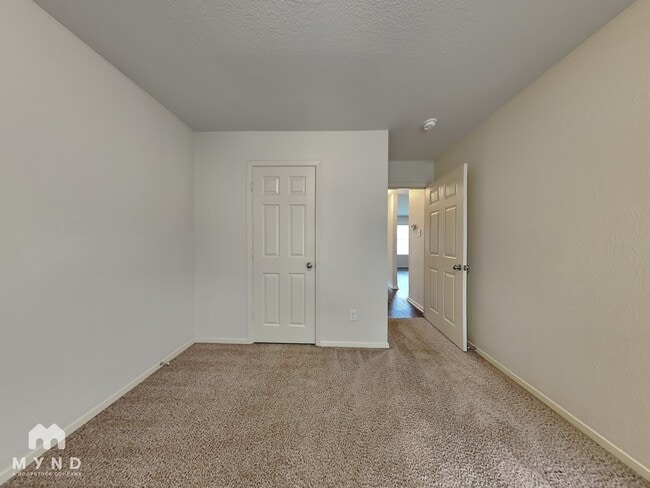 Building Photo - 9168 Pleasant Valley Dr