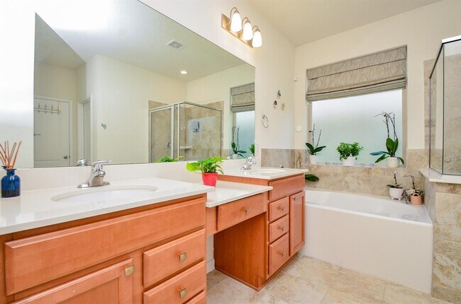 Building Photo - 3808 Canterbury Park Dr