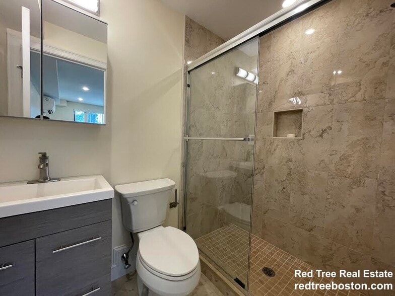 Building Photo - 1028a Commonwealth Ave