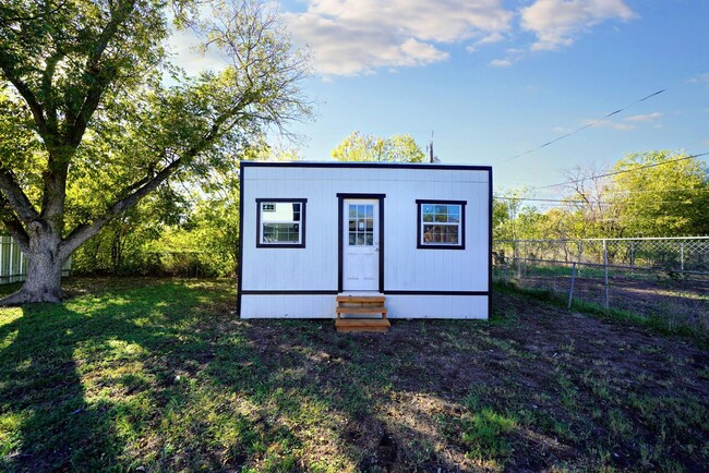 Building Photo - Beautifully Renovated 3-Bed, 2-Bath Home i...