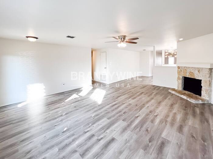 Building Photo - 523 Indian Paintbrush Dr