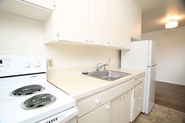 Interior Photo - Angeline