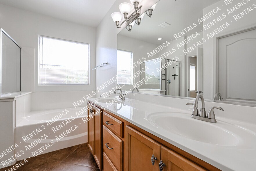 Building Photo - 5907 S 56th Dr