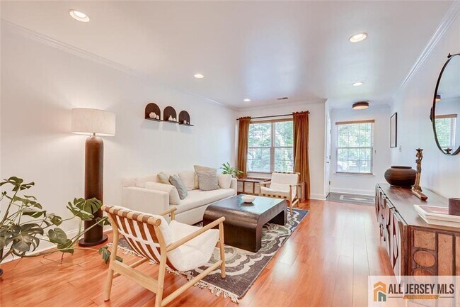 Building Photo - 403 Somerset Ct