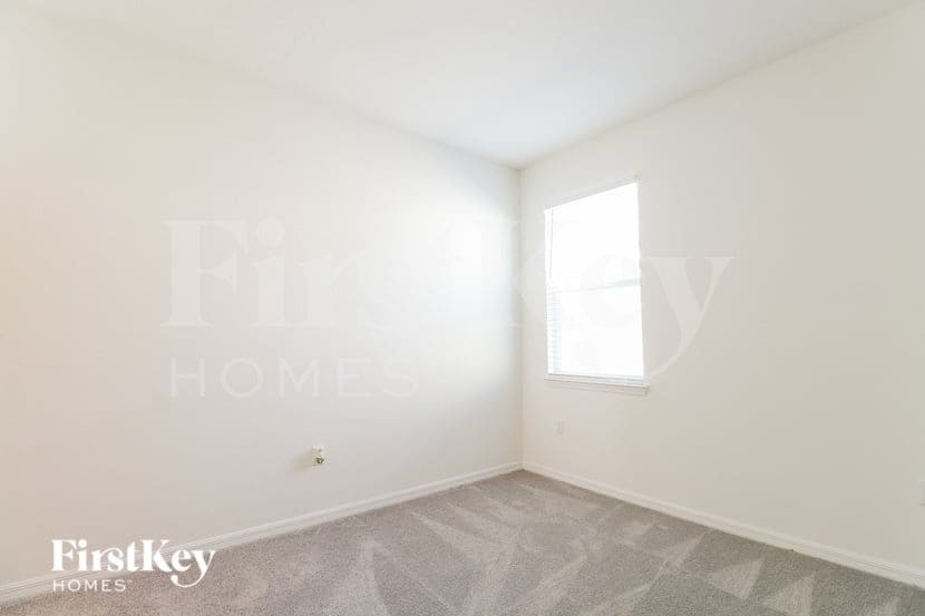 Building Photo - 332 Corbel Ln