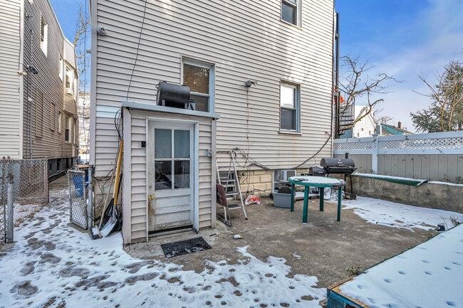 Building Photo - 165 Winfield Ave