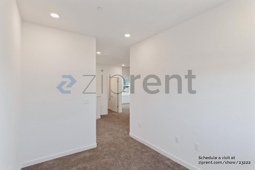 Building Photo - Unit