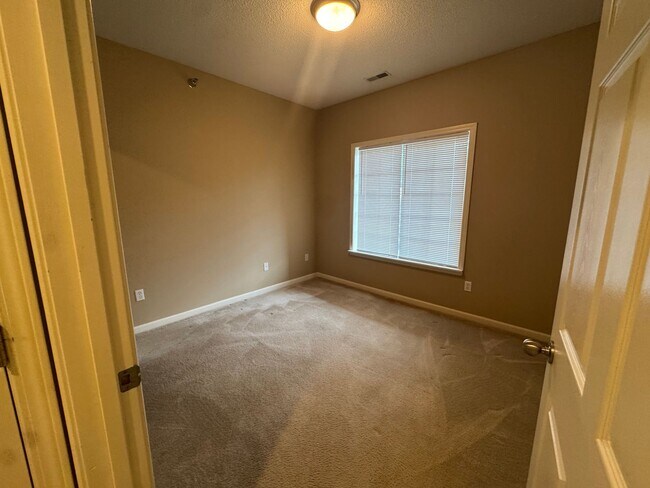 Building Photo - Spencers Crest Condominium