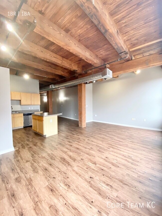 Primary Photo - 204 Walnut St