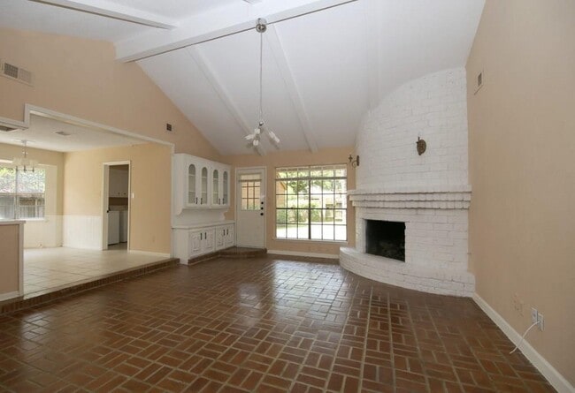 Building Photo - 710 Enchanted Trail Dr