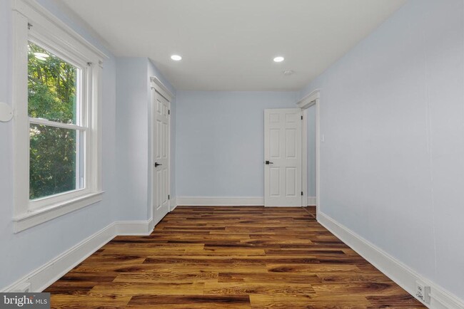 Building Photo - 601 High St