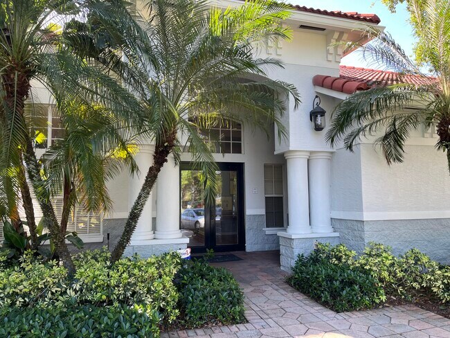 Building Photo - 5024 Lantana Rd