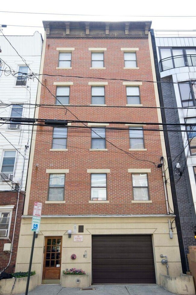 Building Photo - 409 Adams St