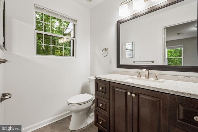 Building Photo - 10737 Kitchener Ct