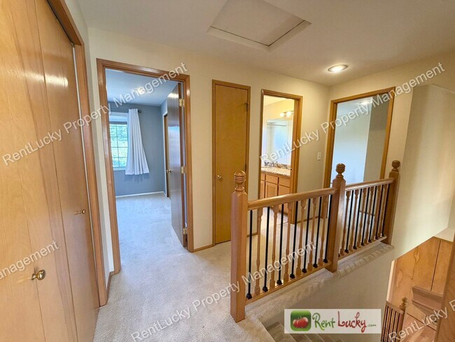 Building Photo - GORGEOUS 3 Bedroom Home in NE Tacoma! Spacious Yard, Beautiful Kitchen, and More!