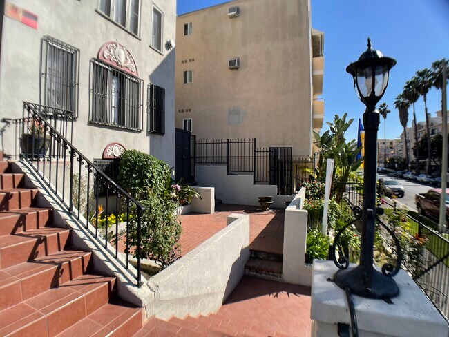 Building Photo - 316 S Berendo St