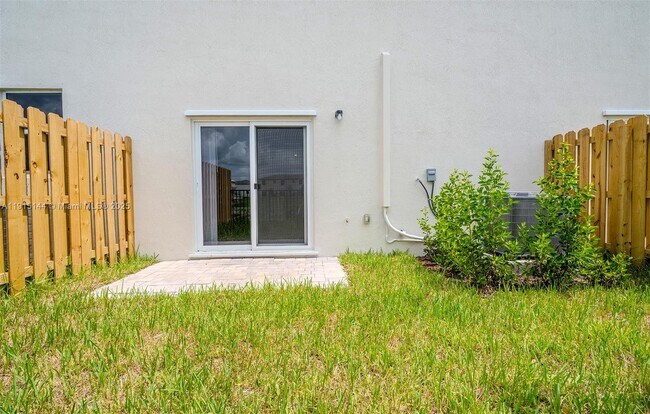 Building Photo - 2752 SE 26th Ave