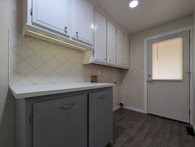 Building Photo - Updated 3-Bedroom, 2.5-Bath Home ~ Solid Surface Flooring and Spacious Kitchen!