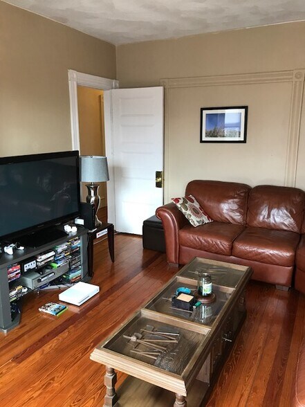 Building Photo - 161 Beacon St