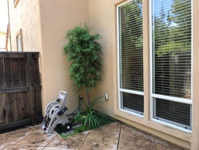 Building Photo - Charming Luxury Home Near Downtown Davis &...