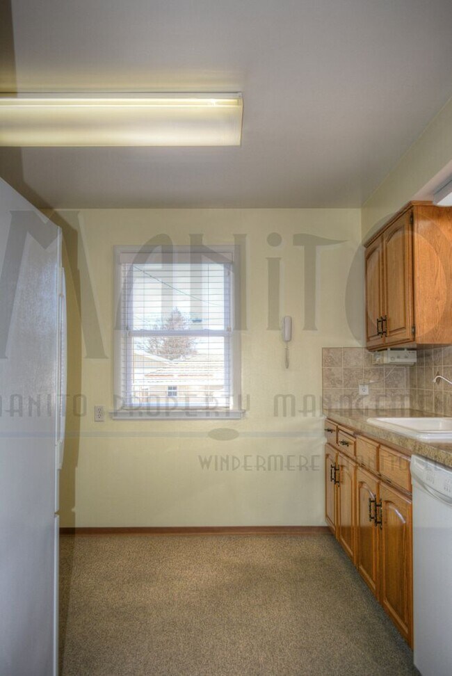 Building Photo - **COMING SOON** Spacious Hobby Home