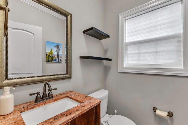 Building Photo - 345 Kenilworth Rd