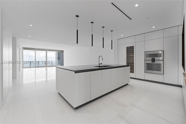 Building Photo - 300 Biscayne Blvd