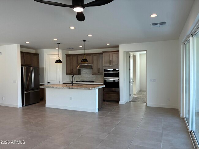 Building Photo - 17778 W Crawfordsville Dr