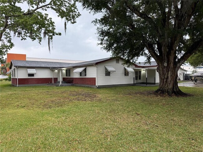 Building Photo - 1800 Demastus Ln