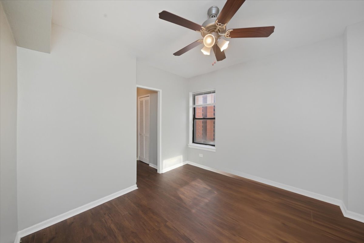 Building Photo - 1140 N La Salle Dr