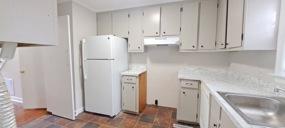 Building Photo - 610 Park Ave