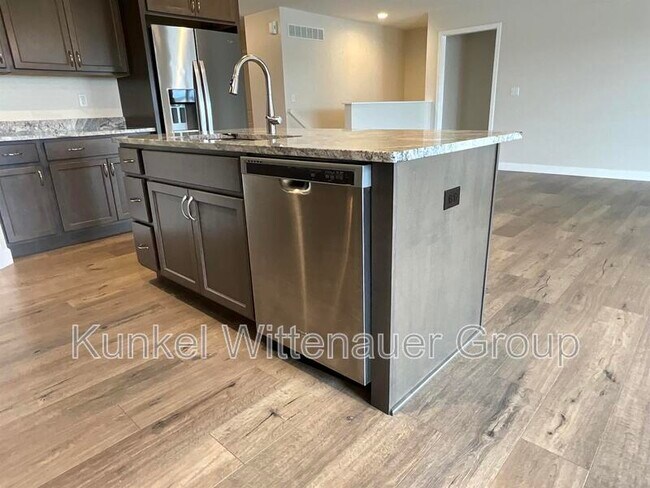 Building Photo - 808 Applewood Creek Dr