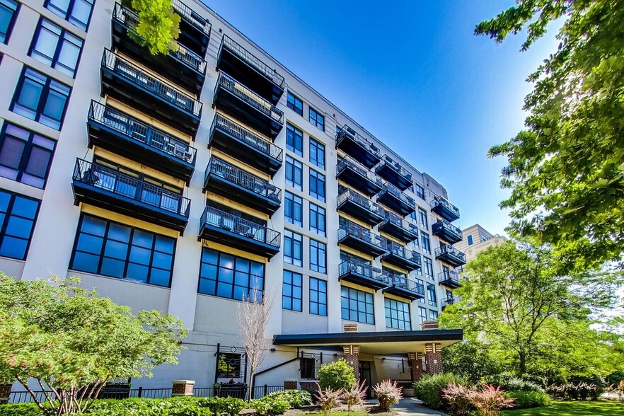 Building Photo - 1525 S Sangamon St