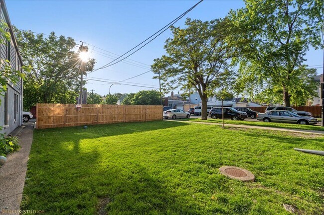 Building Photo - 1500 48th Ct