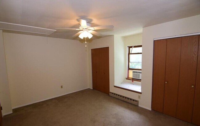 Building Photo - Woods Edge 2-Bedroom Townhome!